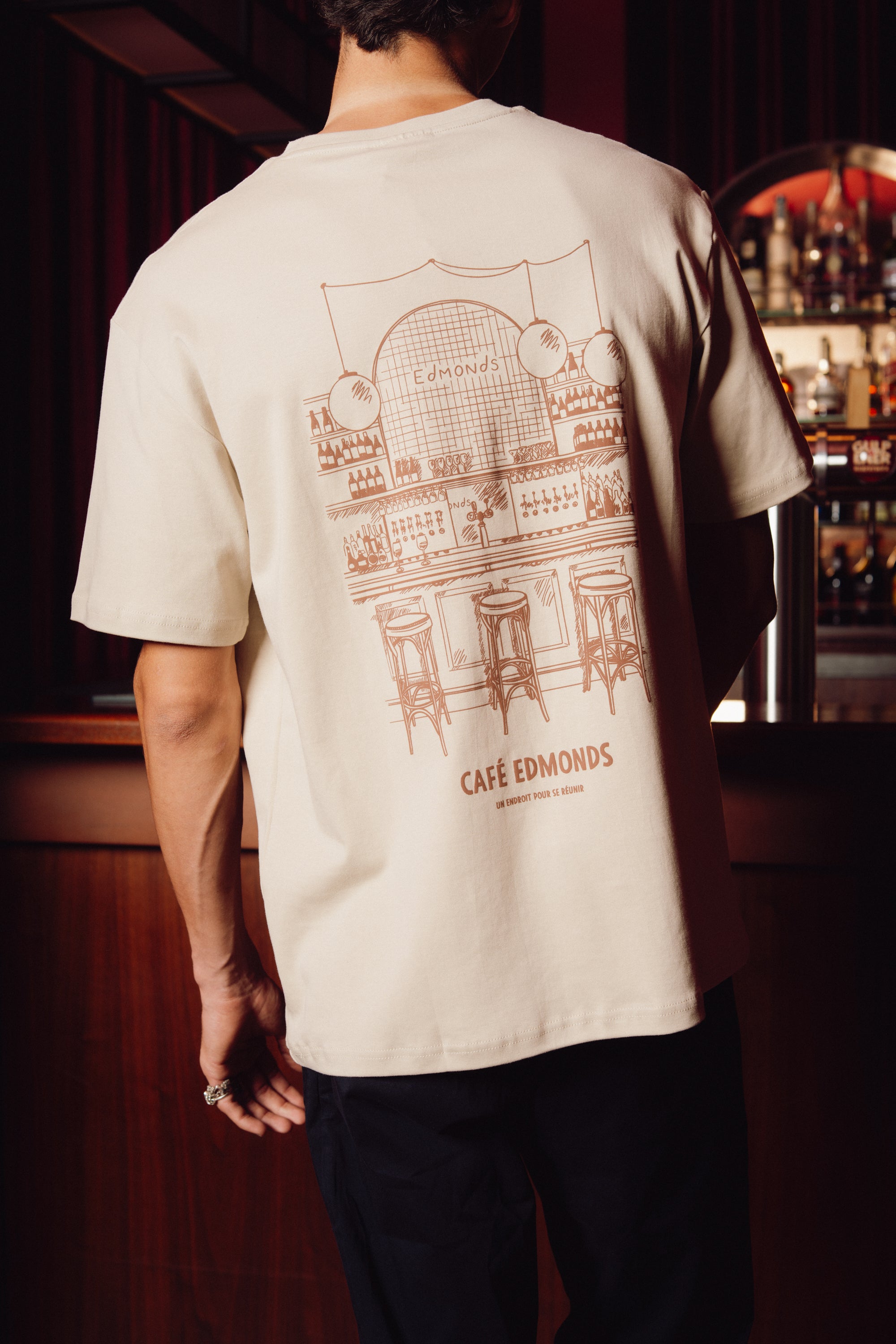Le café bistro T-shirt - sand