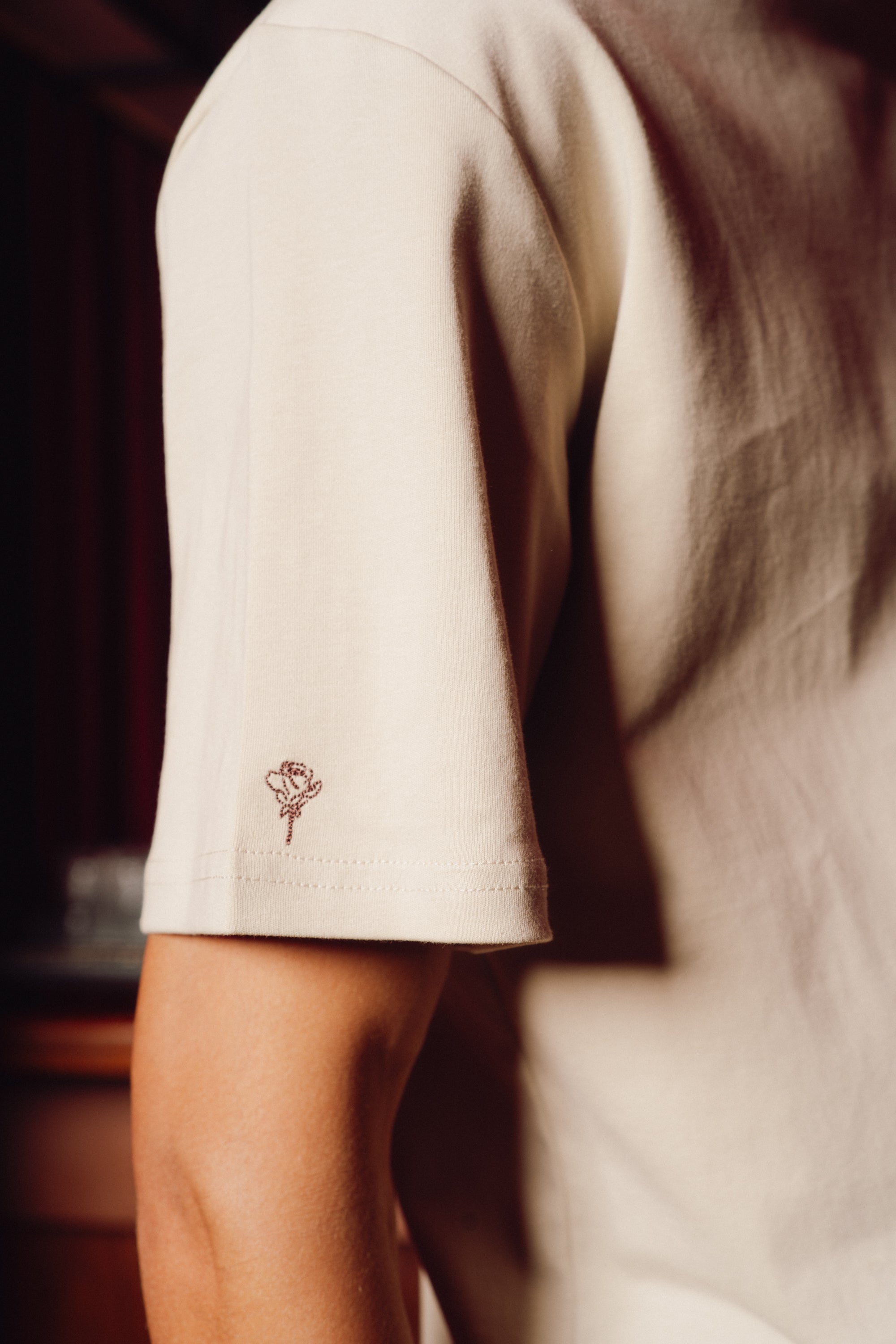 Le café bistro T-shirt - sand