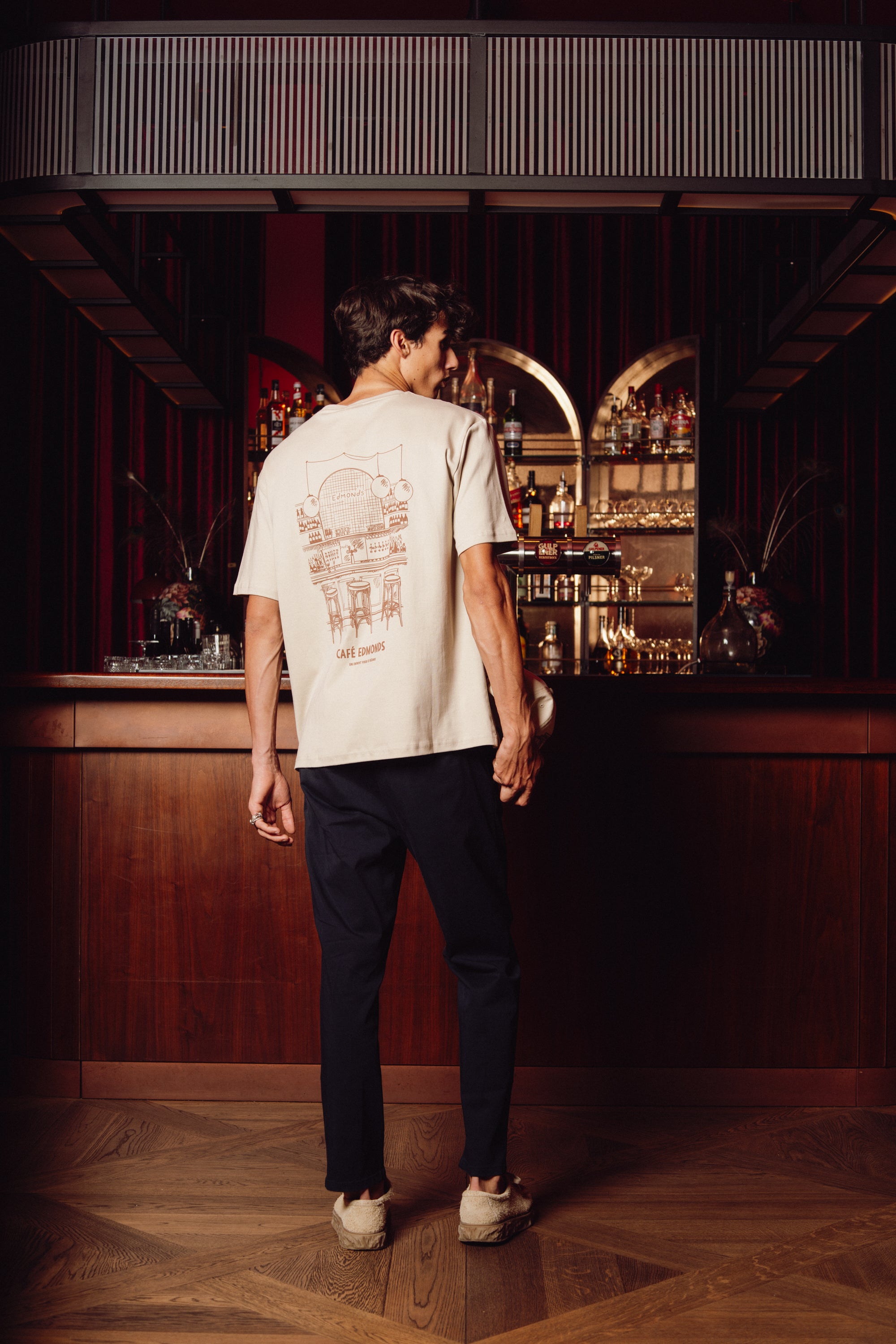 Le café bistro T-shirt - sand