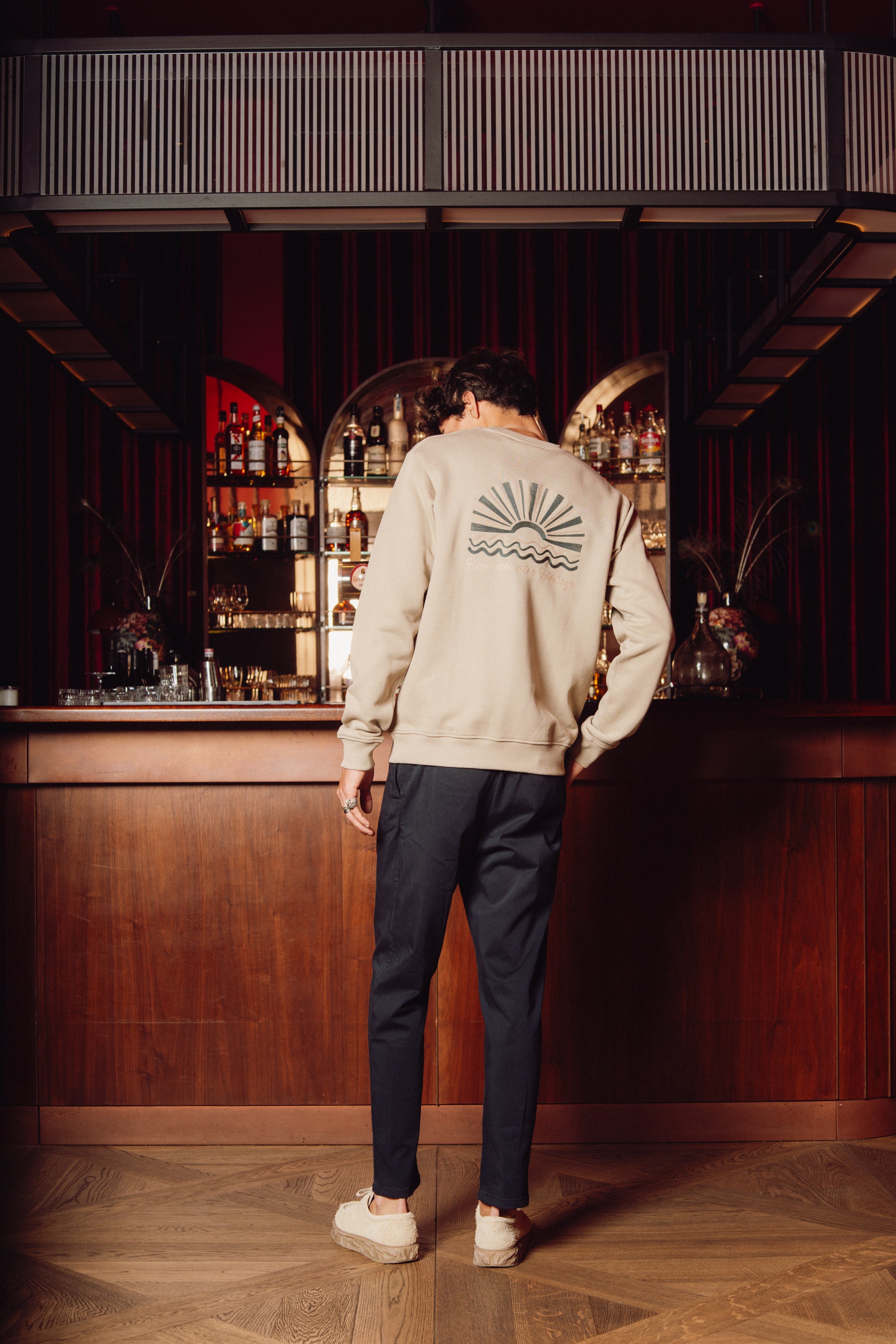 Honorer horizon crewneck   - Dark sand