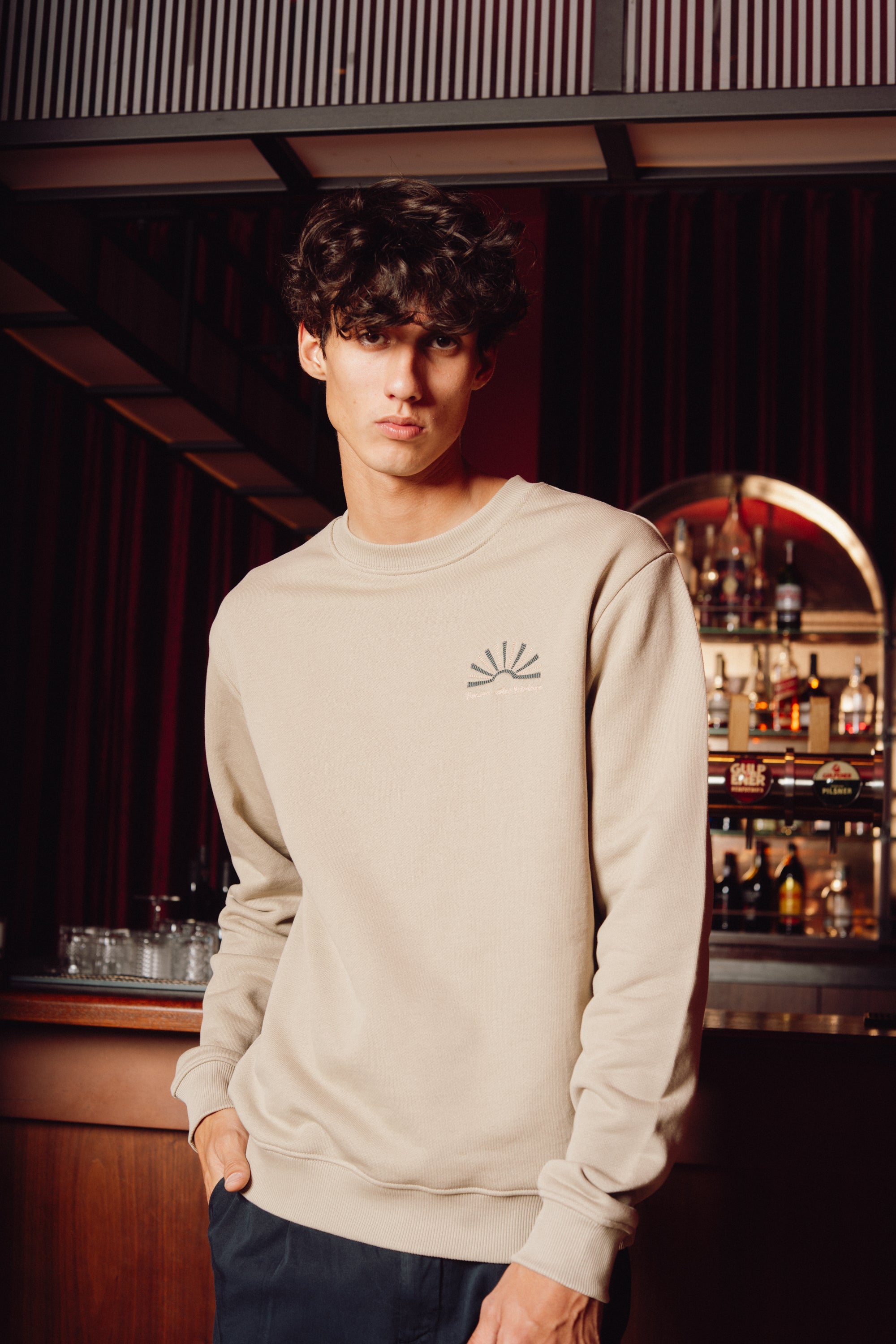 Honorer horizon crewneck   - Dark sand