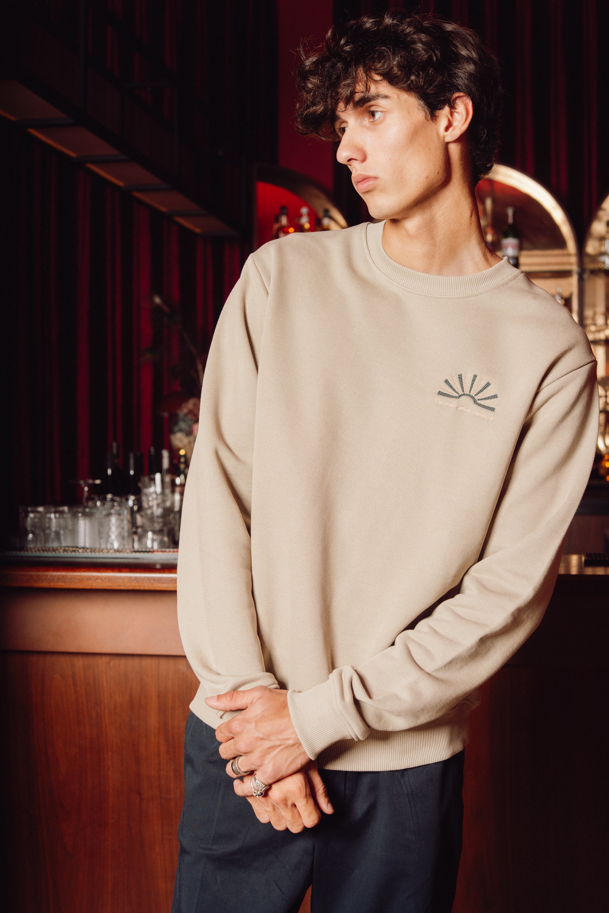 Honorer horizon crewneck   - Dark sand