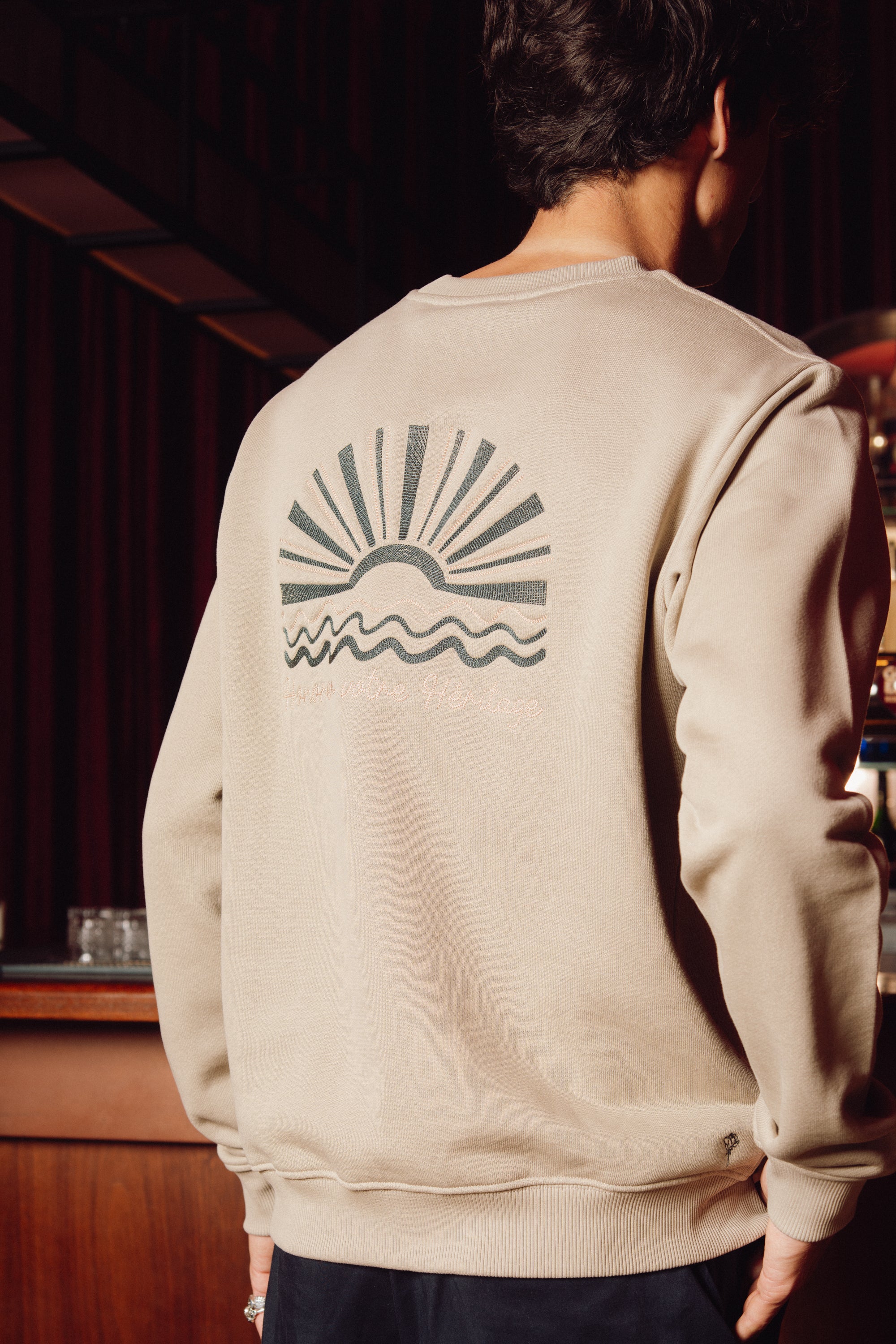 Honorer horizon crewneck   - Dark sand