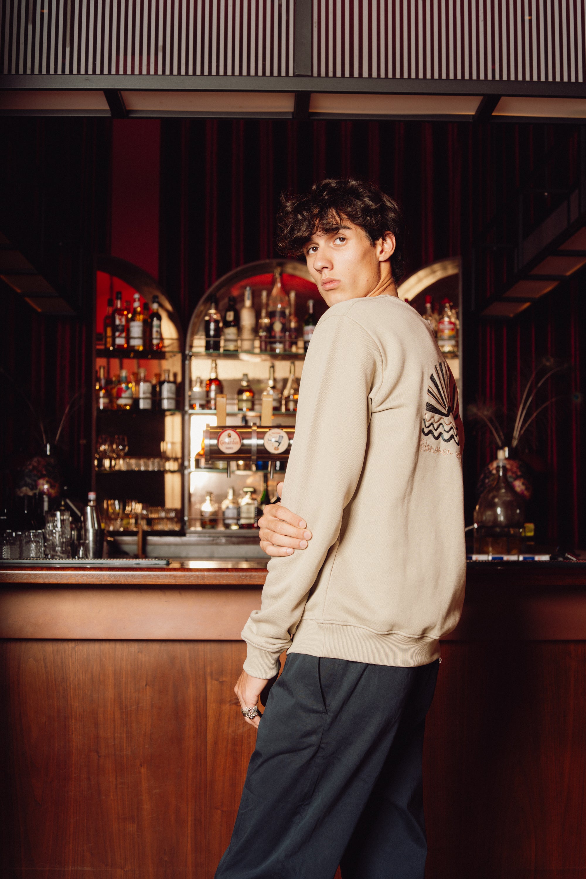 Honorer horizon crewneck   - Dark sand