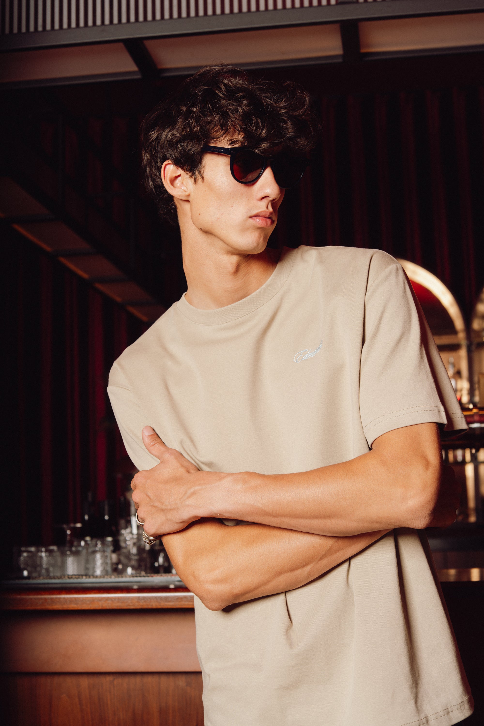 Le Café T-shirt - Dark sand