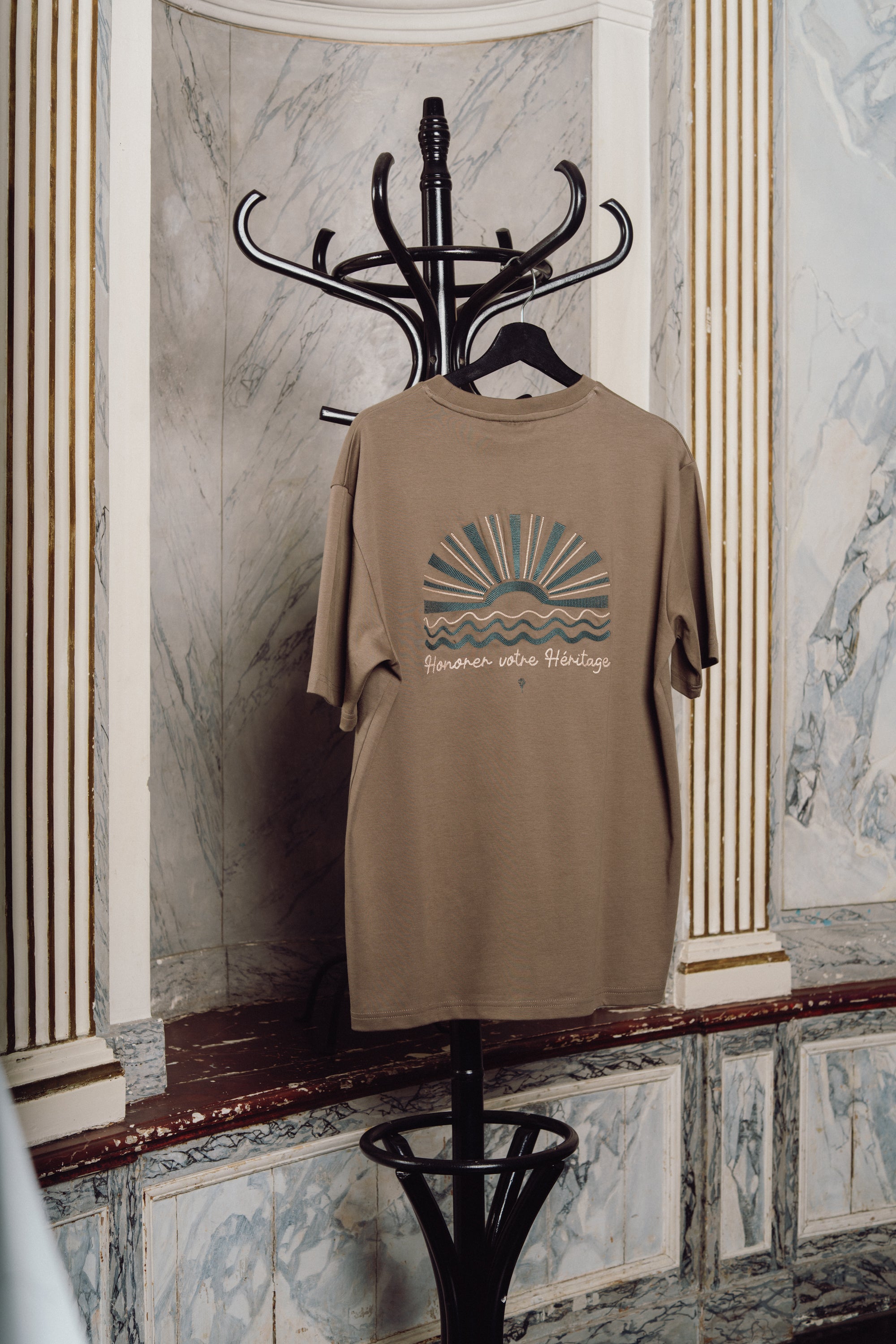 Honorer embroidery tee - Brown